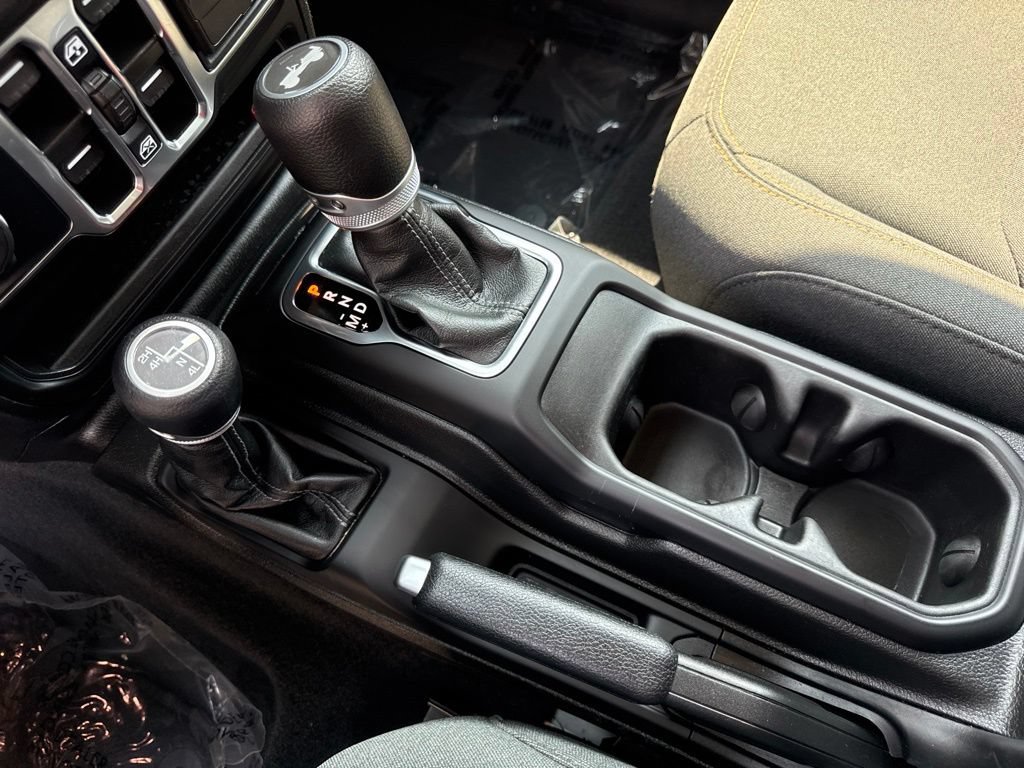 Used 2024 Jeep Wrangler Unlimited Sport AWD/4WD image 34