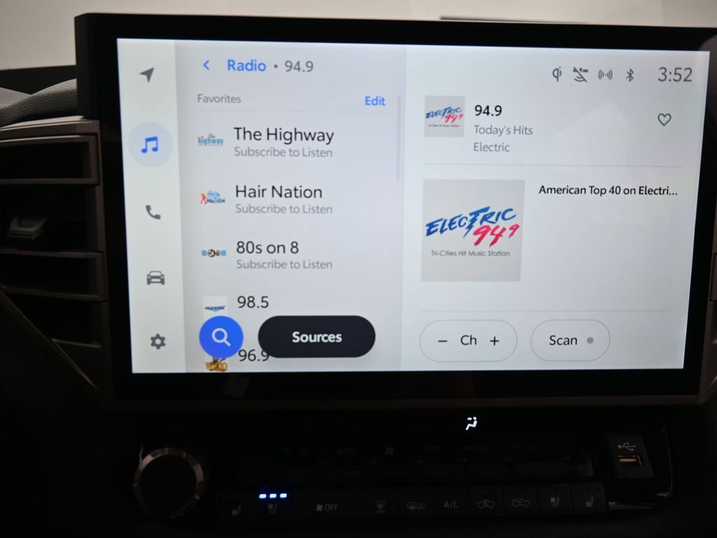 Used 2025 Toyota Tundra Limited image 26