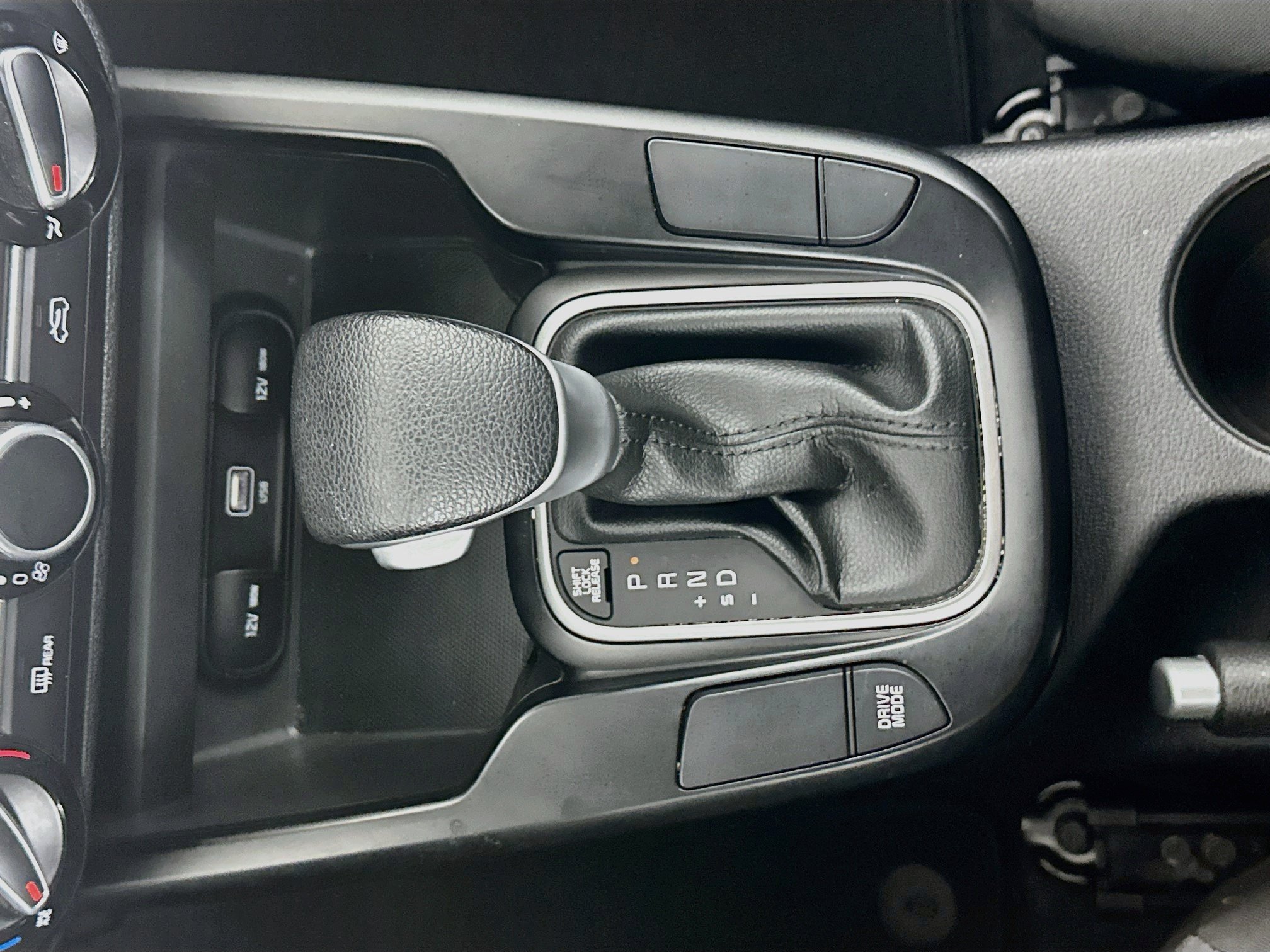 Used 2025 Kia Soul LX w/ LX Technology Package FWD image 24