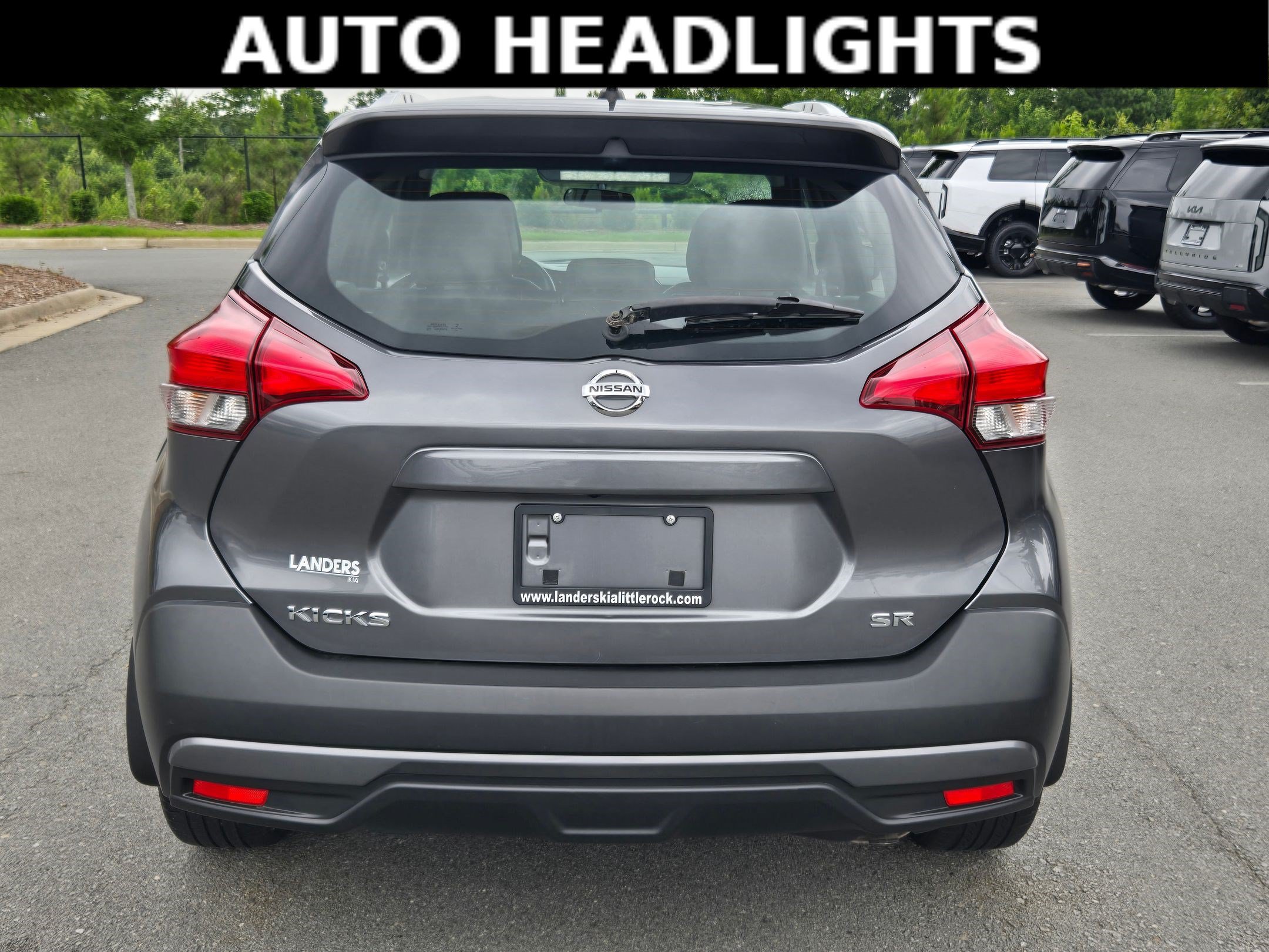 Used 2019 Nissan Kicks SR w/ SR Premium Package FWD image 6