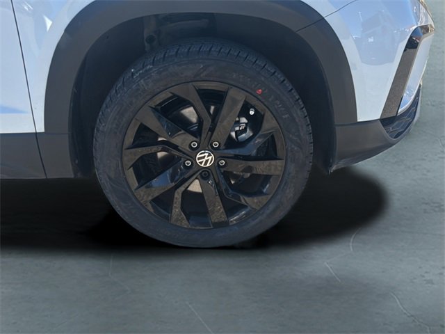 Used 2022 Volkswagen Taos SE w/ Panoramic Sunroof Package image 9