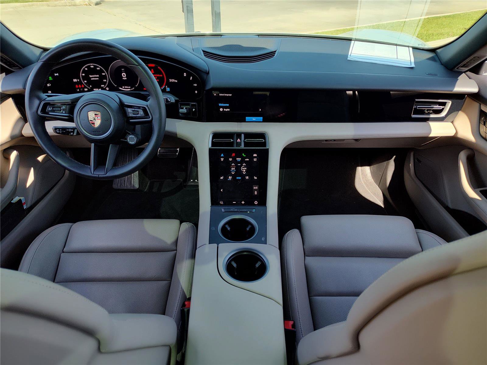 Used 2025 Porsche Taycan image 19