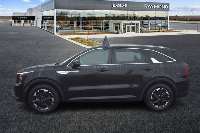 Used 2025 Kia Sorento S image 7