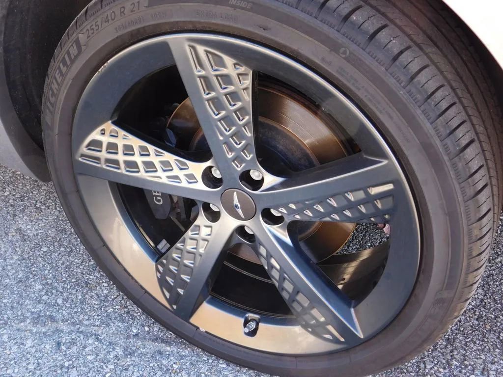 Used 2023 Genesis GV70 2.5T w/ Sport Prestige Package image 12