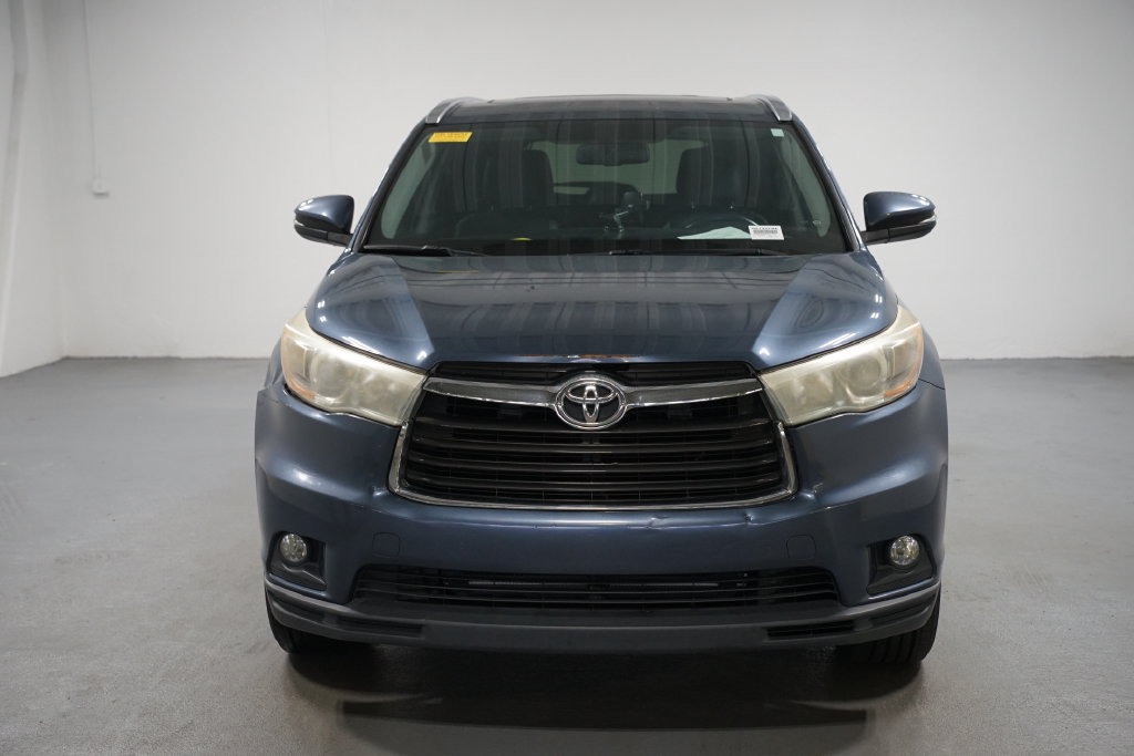 Used 2016 Toyota Highlander XLE FWD image 2