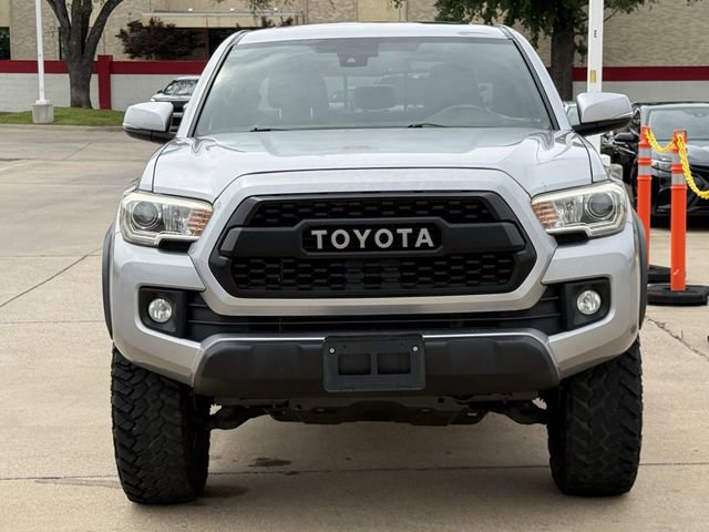 Used 2018 Toyota Tacoma TRD Off-Road AWD/4WD image 7