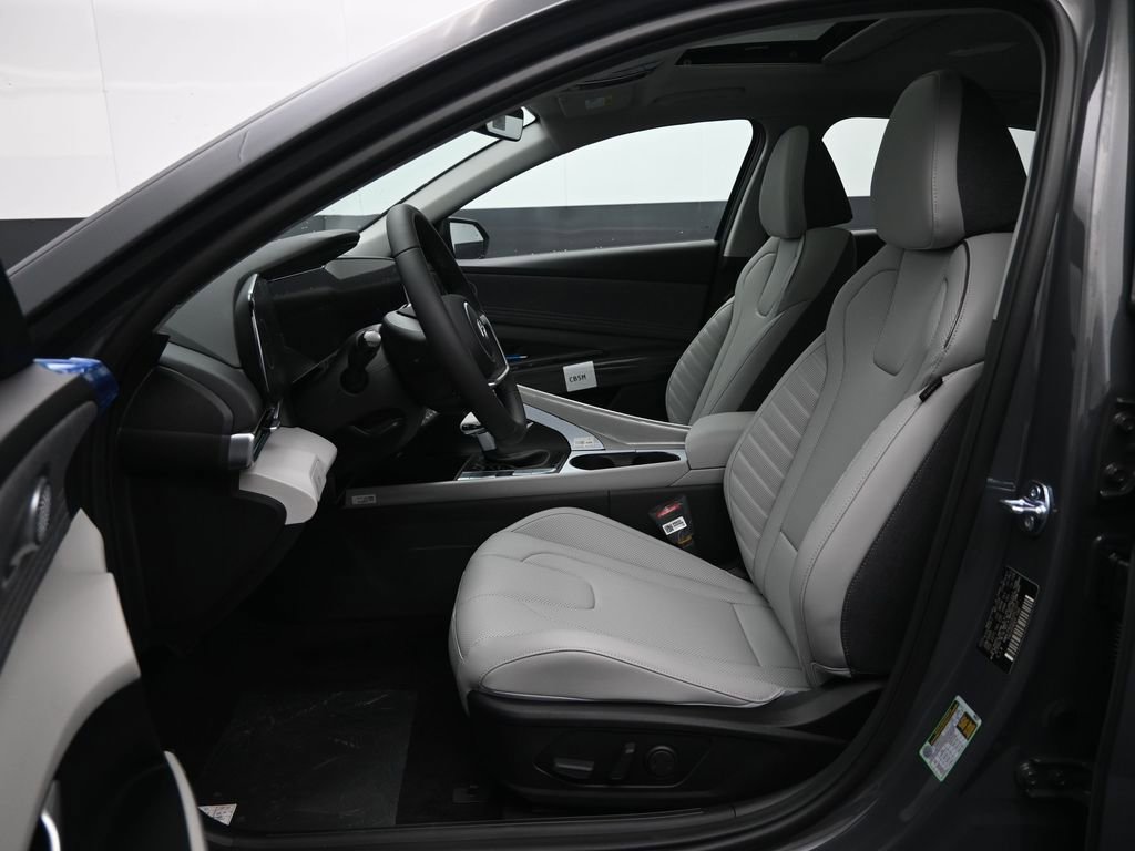 Certified 2025 Hyundai Elantra Limited image 27