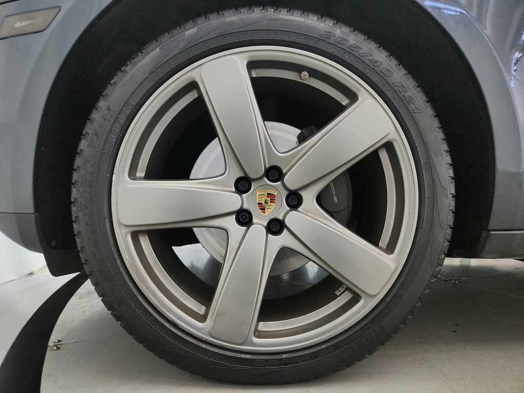 Used 2018 Porsche Macan Sport Edition AWD/4WD image 33