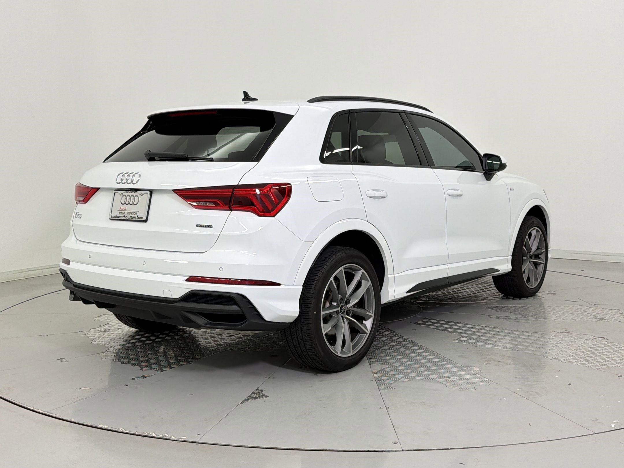 Certified 2025 Audi Q3 2.0T Premium w/ Convenience Package AWD/4WD image 9