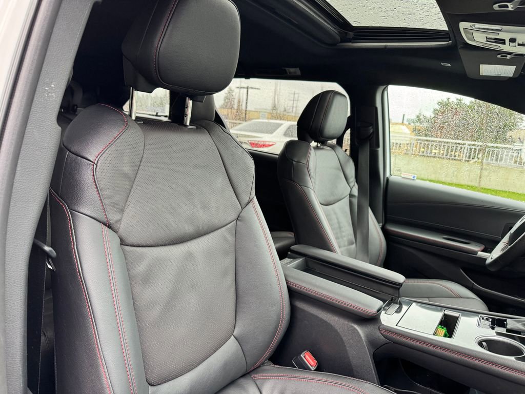 Used 2025 Toyota Sienna XSE w/ XSE Premium Package image 43