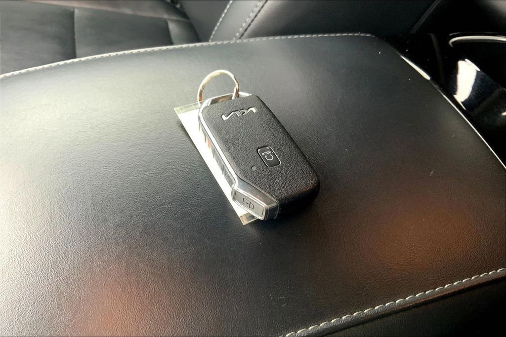 Used 2022 Kia Telluride LX image 14