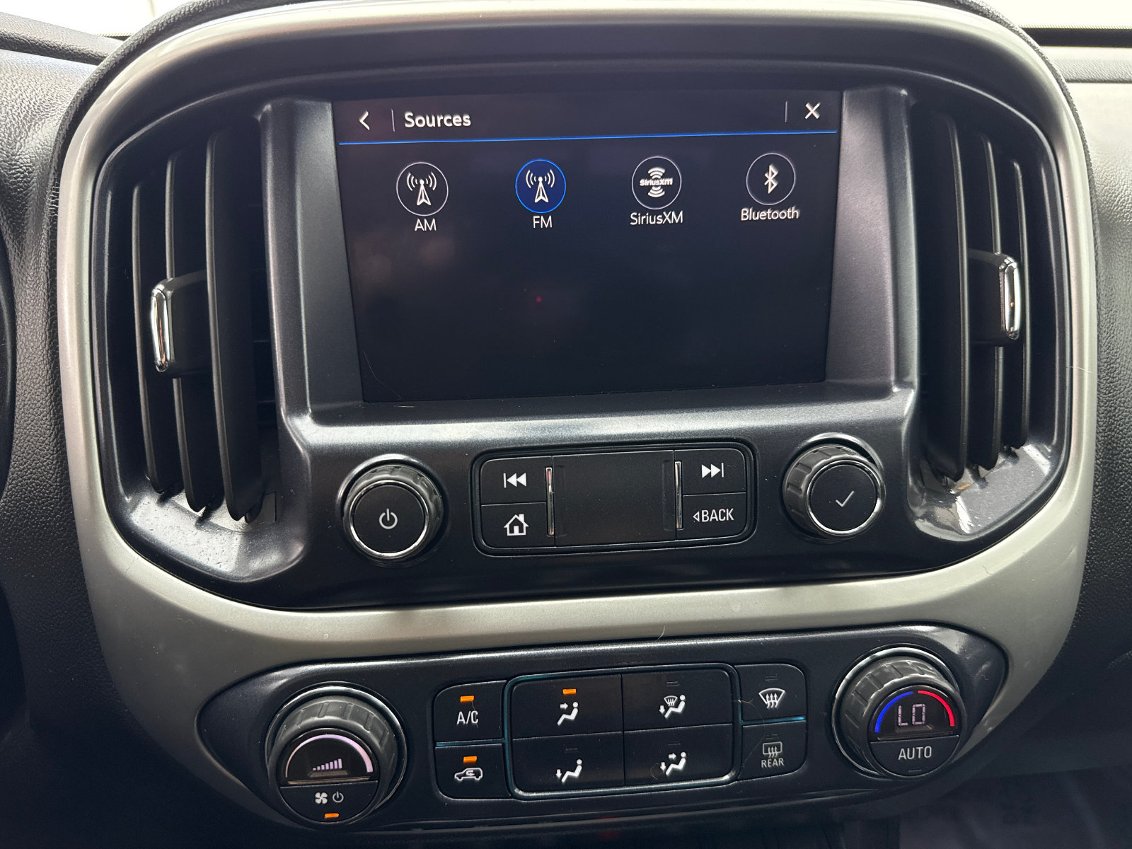 Used 2019 Chevrolet Colorado ZR2 w/ ZR2 Dusk Special Edition AWD/4WD image 25