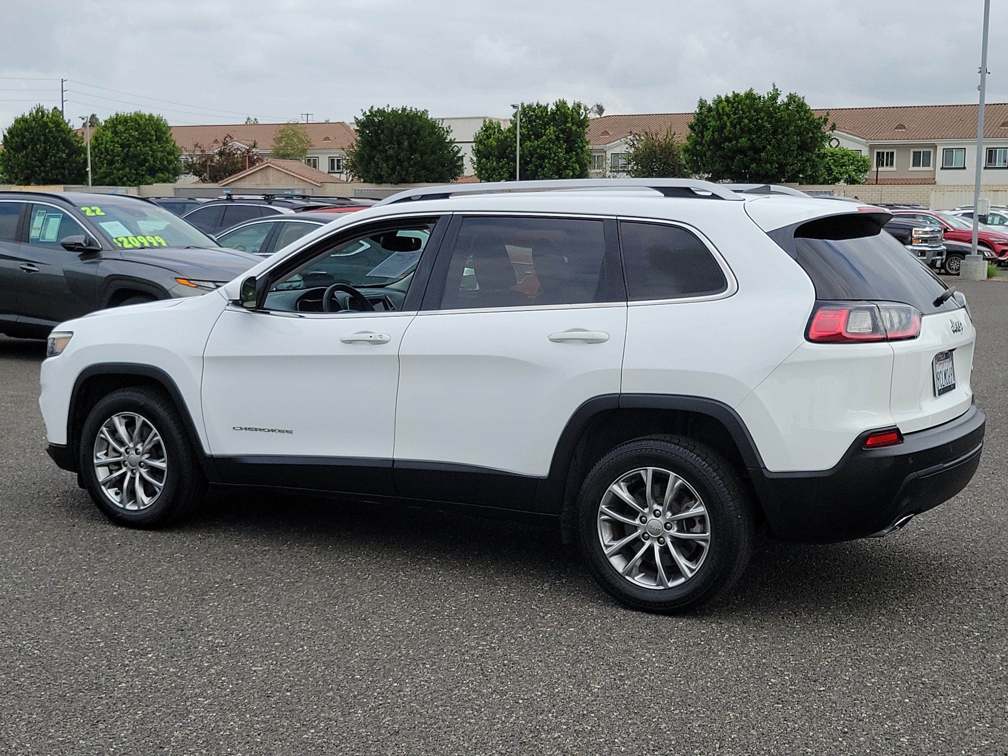 Used 2021 Jeep Cherokee Latitude Lux w/ Comfort/Convenience Group FWD image 29