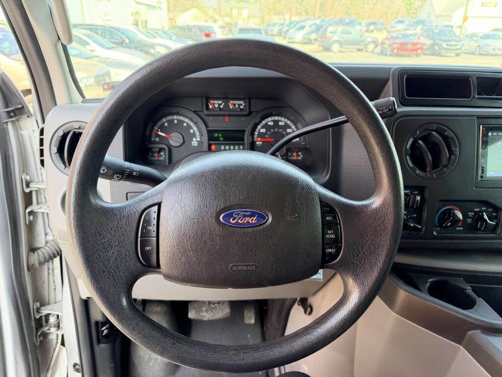 Used 2011 Ford E-350 and Econoline 350 XLT RWD image 12