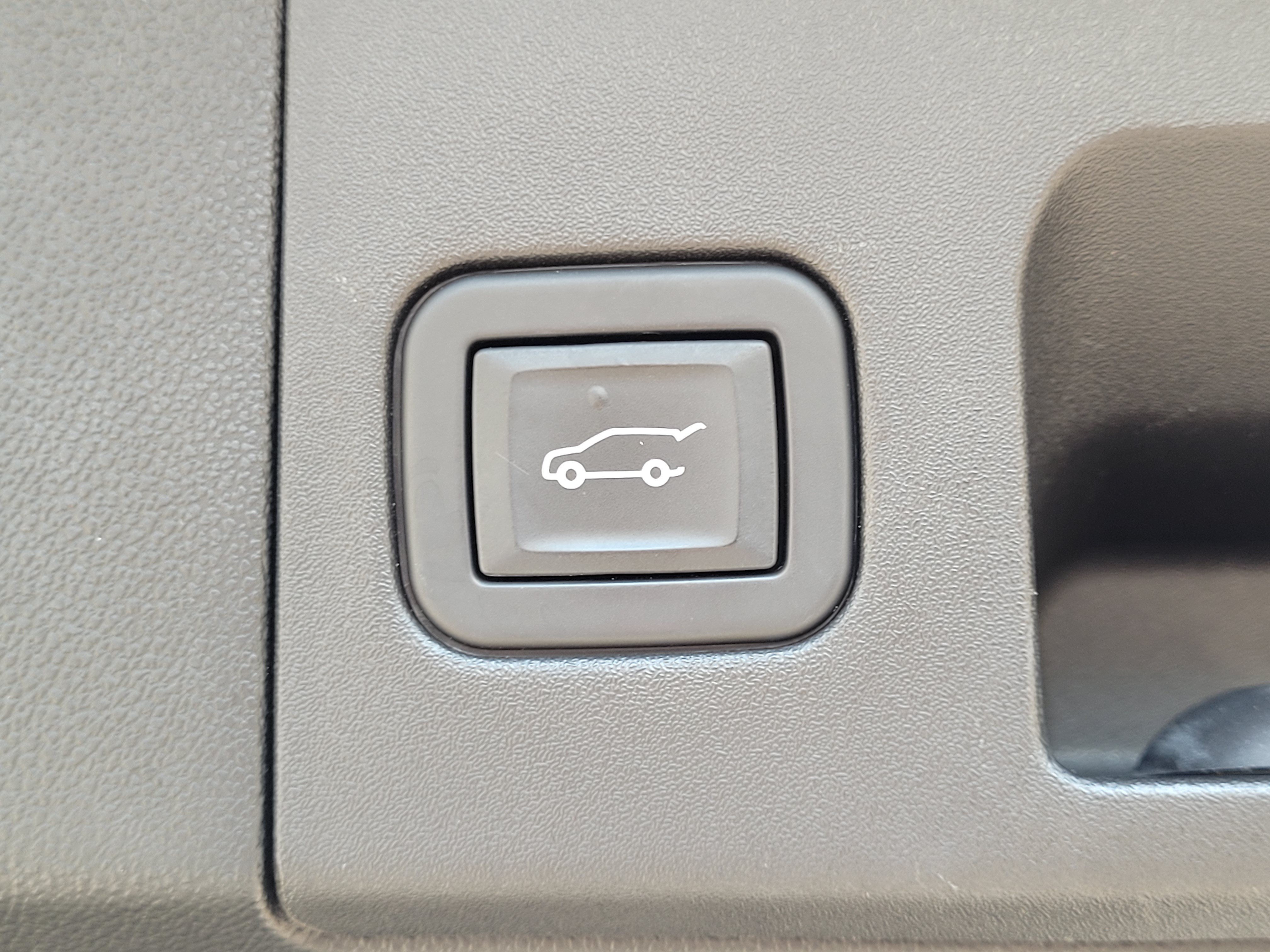 Used 2022 Cadillac XT5 Premium Luxury w/ Technology Package FWD image 9