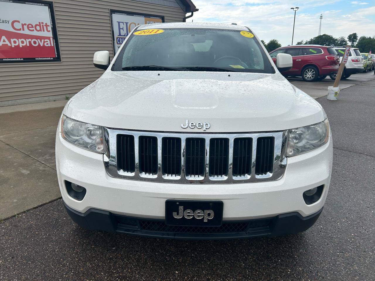 Used 2011 Jeep Grand Cherokee Laredo AWD/4WD image 2