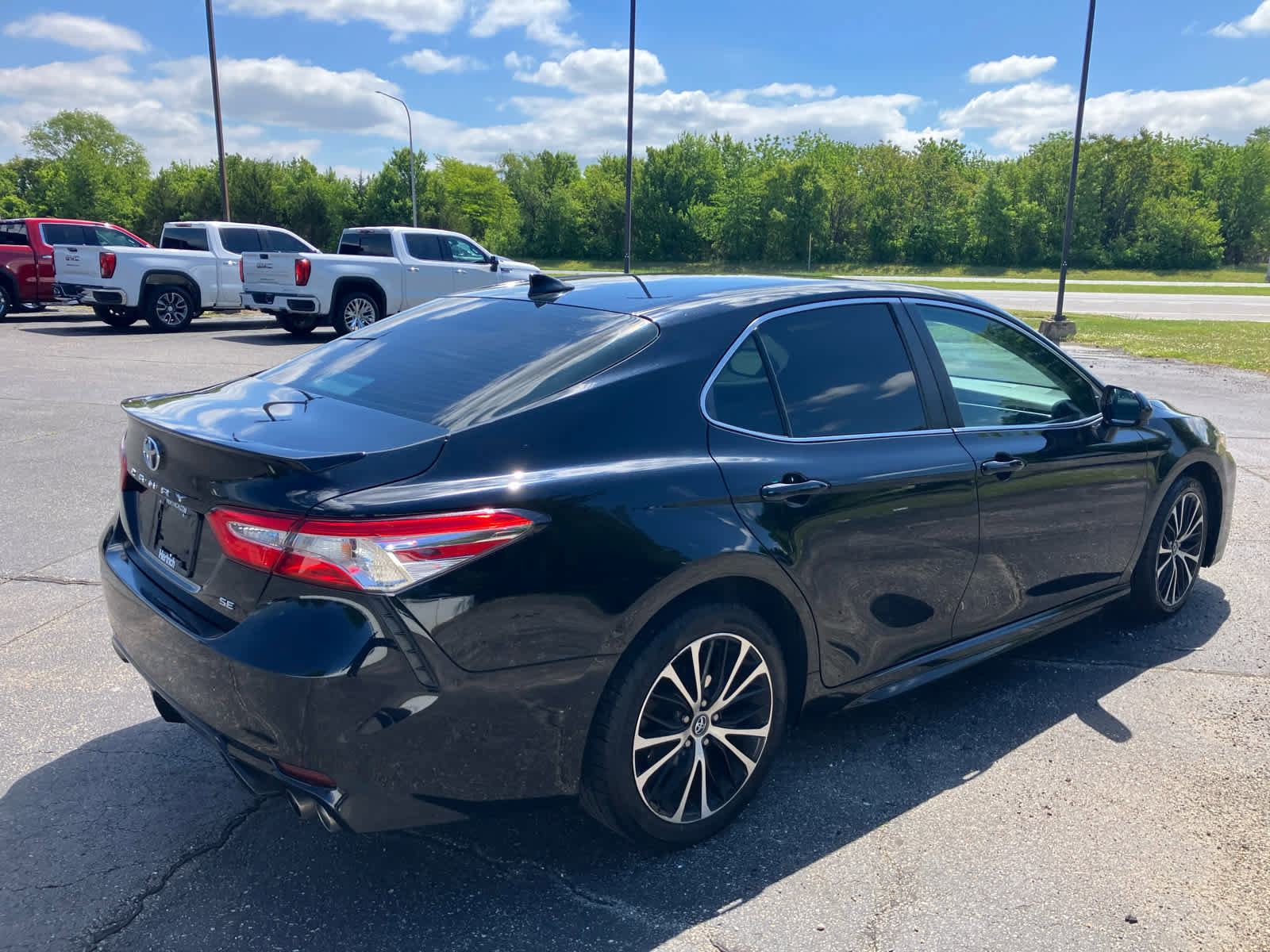 Used 2020 Toyota Camry SE w/ Carpet Mat Package FWD image 3