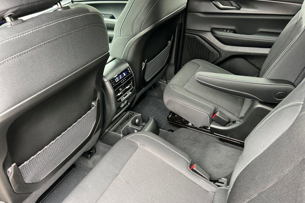 New 2026 Jeep Grand Cherokee L 4WD image 12