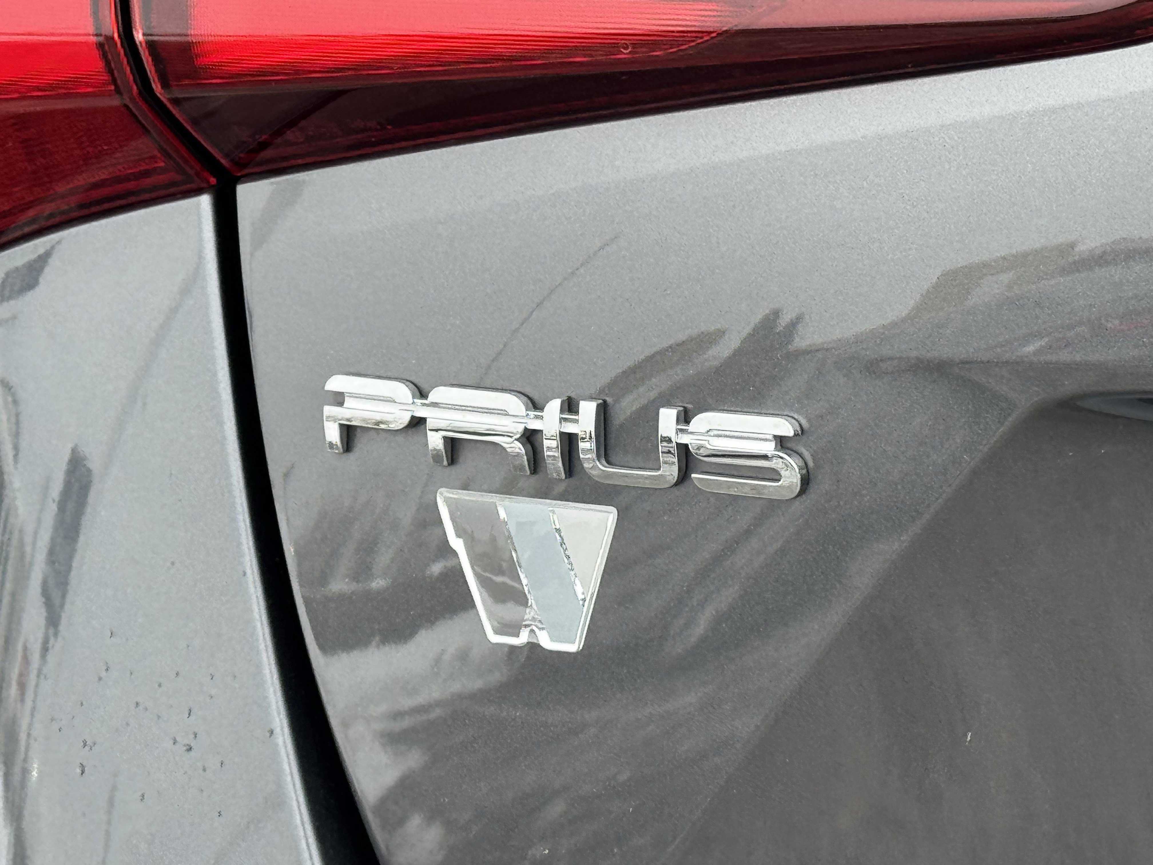 Used 2021 Toyota Prius L Eco image 41