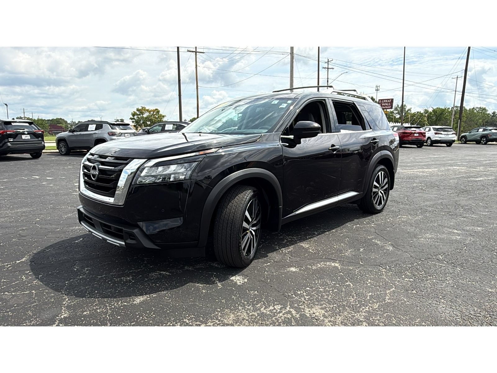 Used 2025 Nissan Pathfinder Platinum AWD/4WD image 3