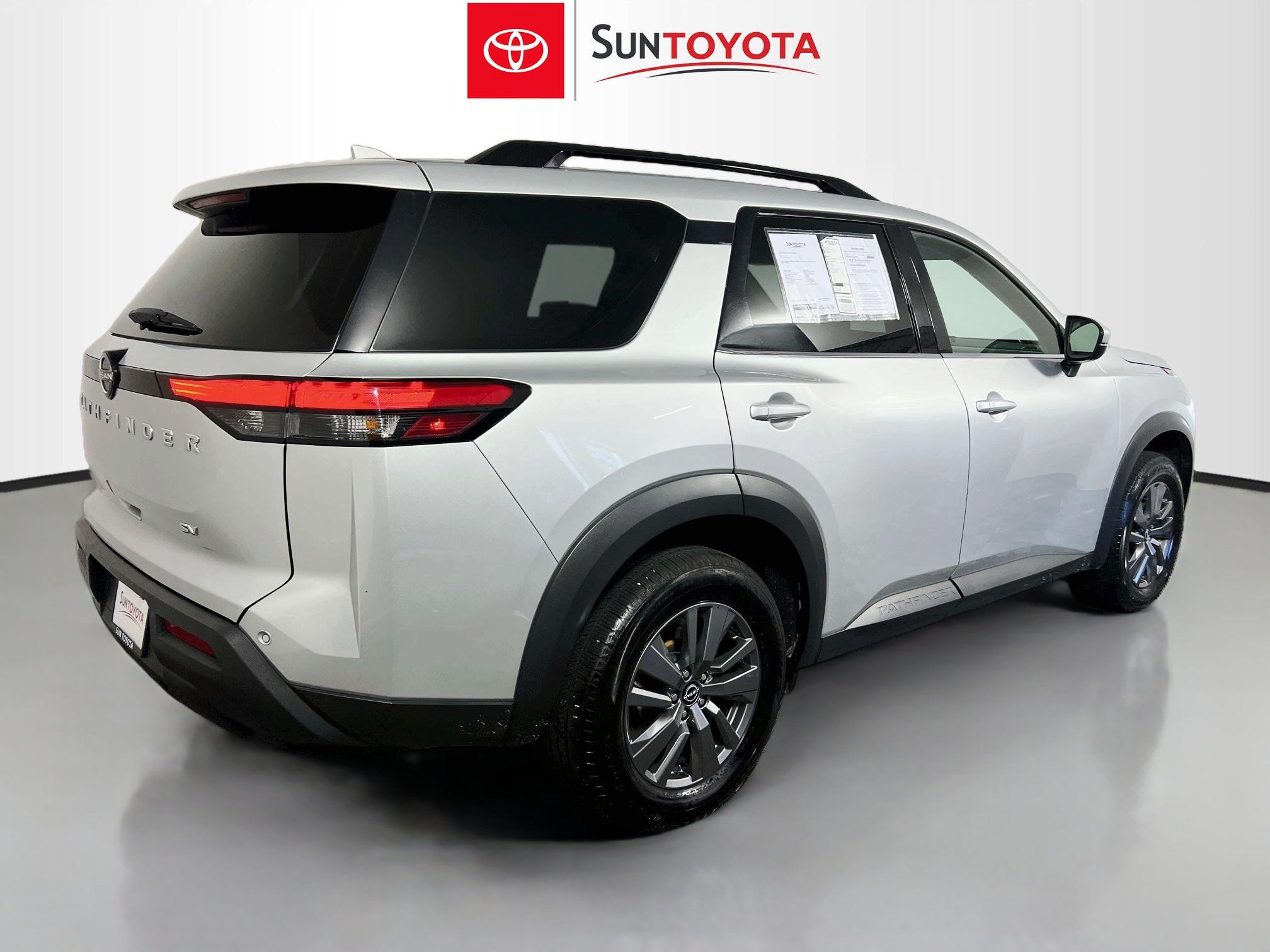 Used 2024 Nissan Pathfinder SV FWD image 4