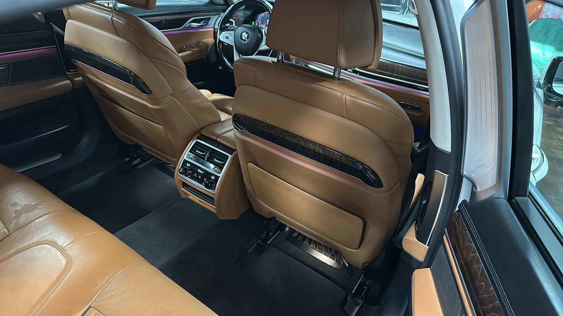 Used 2020 BMW 750i xDrive w/ Executive Package image 18