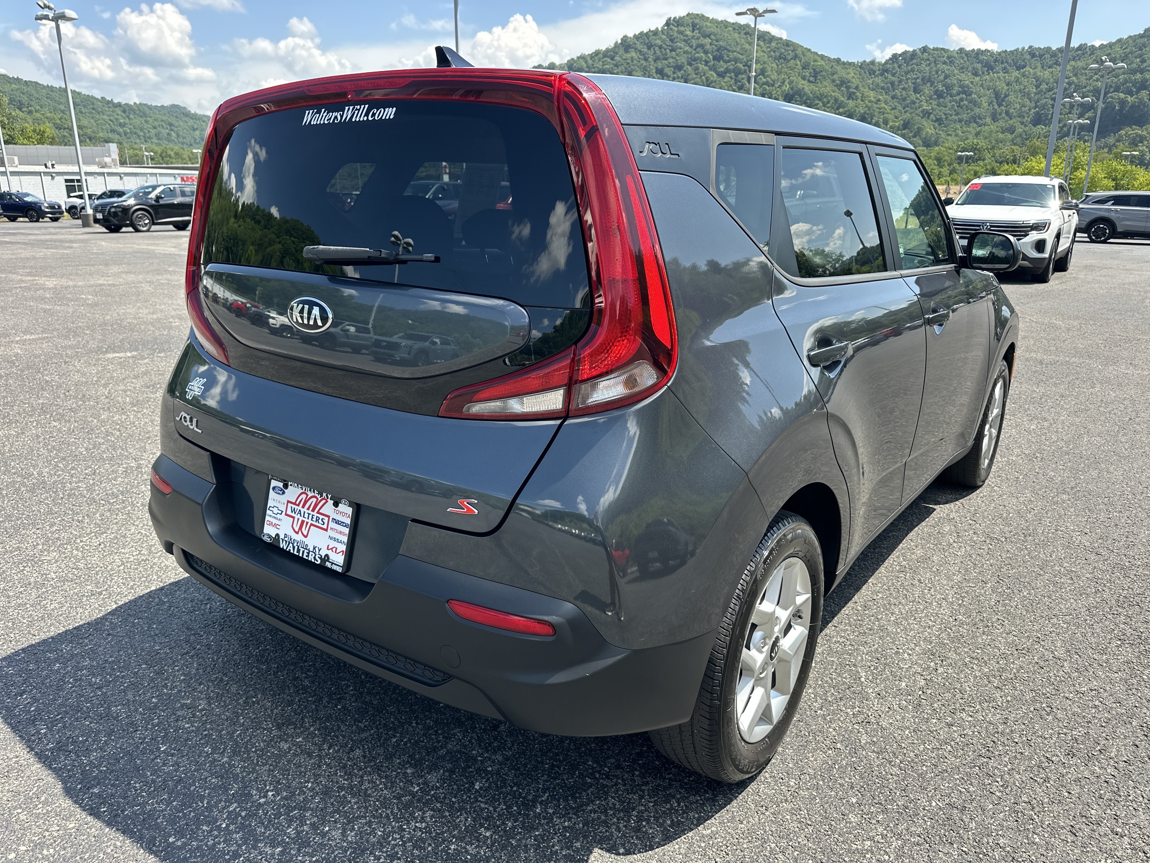 Used 2021 Kia Soul S FWD image 2