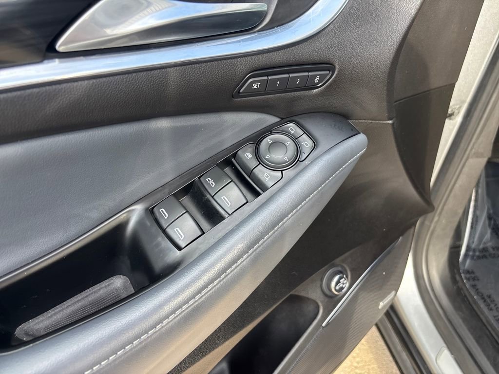 Used 2024 Buick Enclave Premium image 13