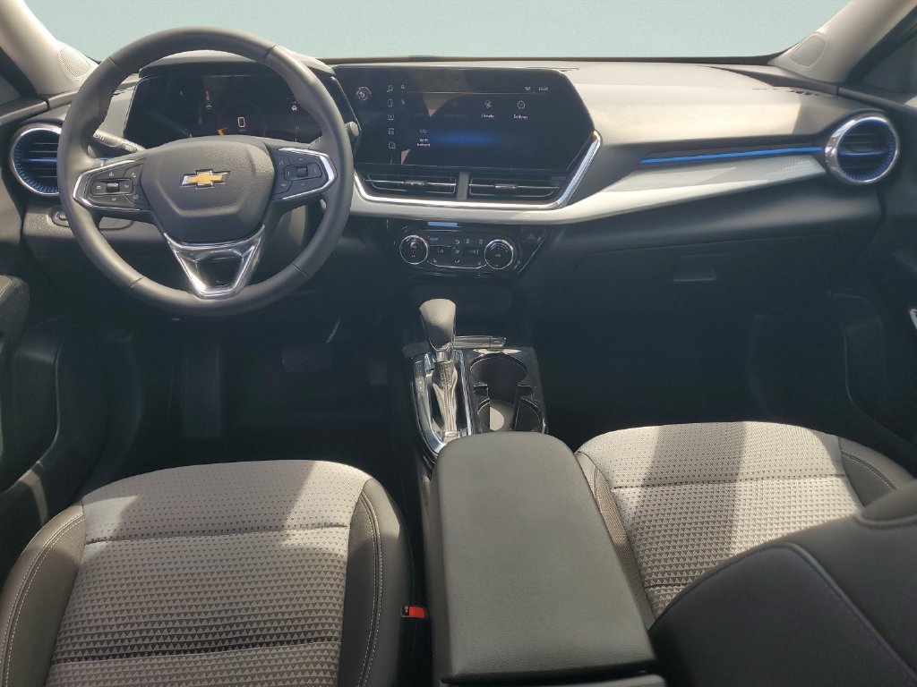 Used 2025 Chevrolet Trax LT w/ Driver Confidence Package FWD image 11
