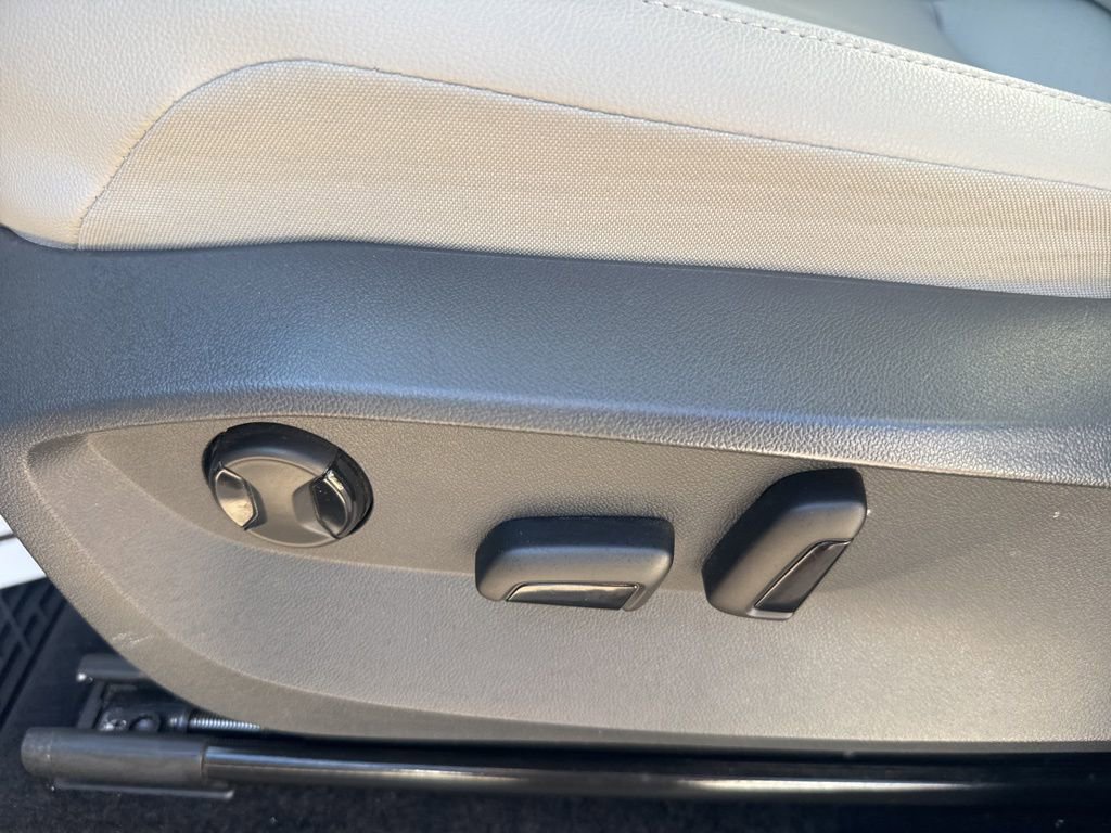 Used 2022 Volkswagen Tiguan SE image 8