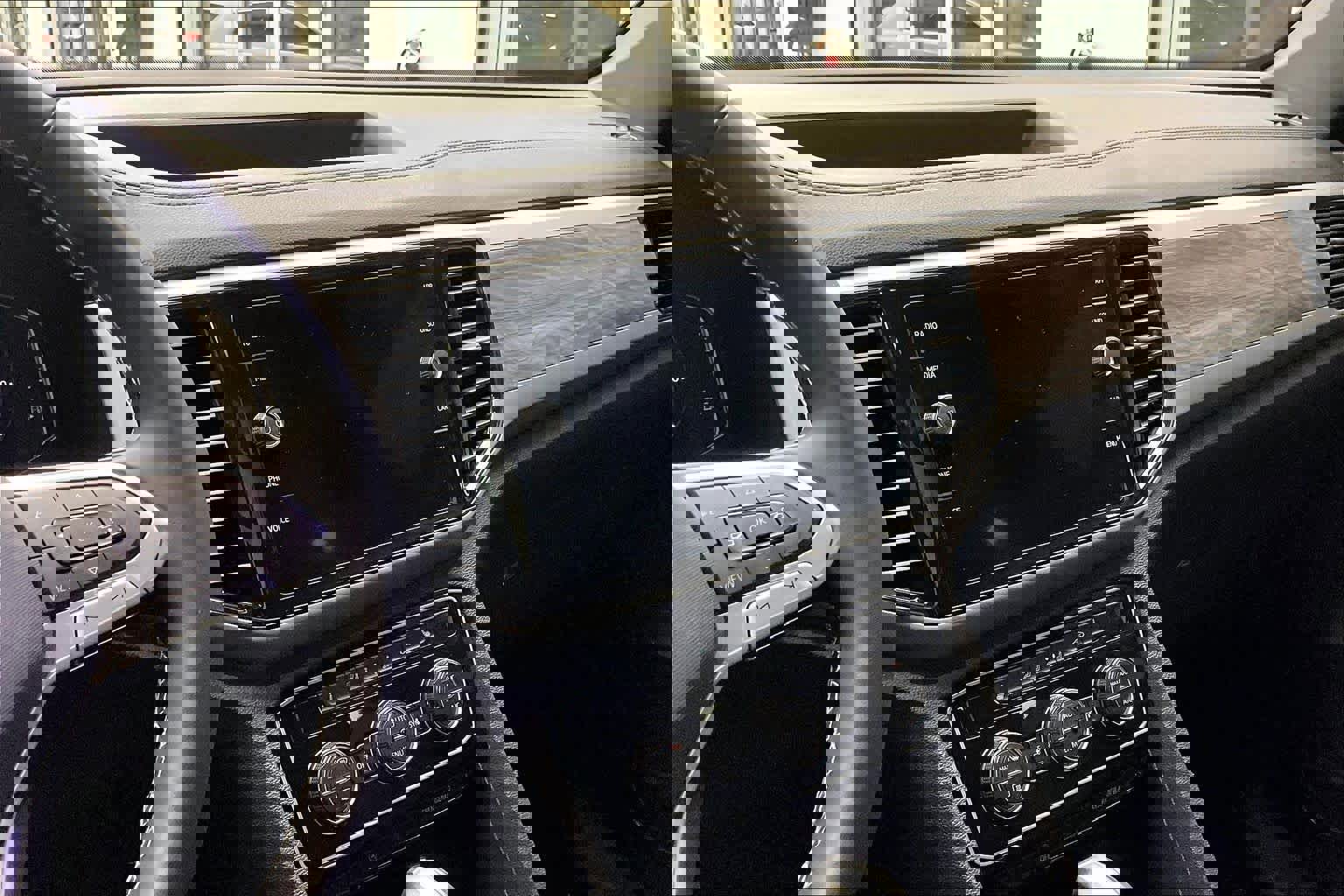 Used 2023 Volkswagen Atlas Cross Sport SE w/ Panoramic Sunroof Package image 6