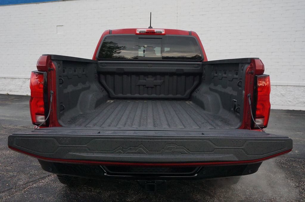 Used 2025 Chevrolet Colorado ZR2 w/ Technology Package AWD/4WD image 31