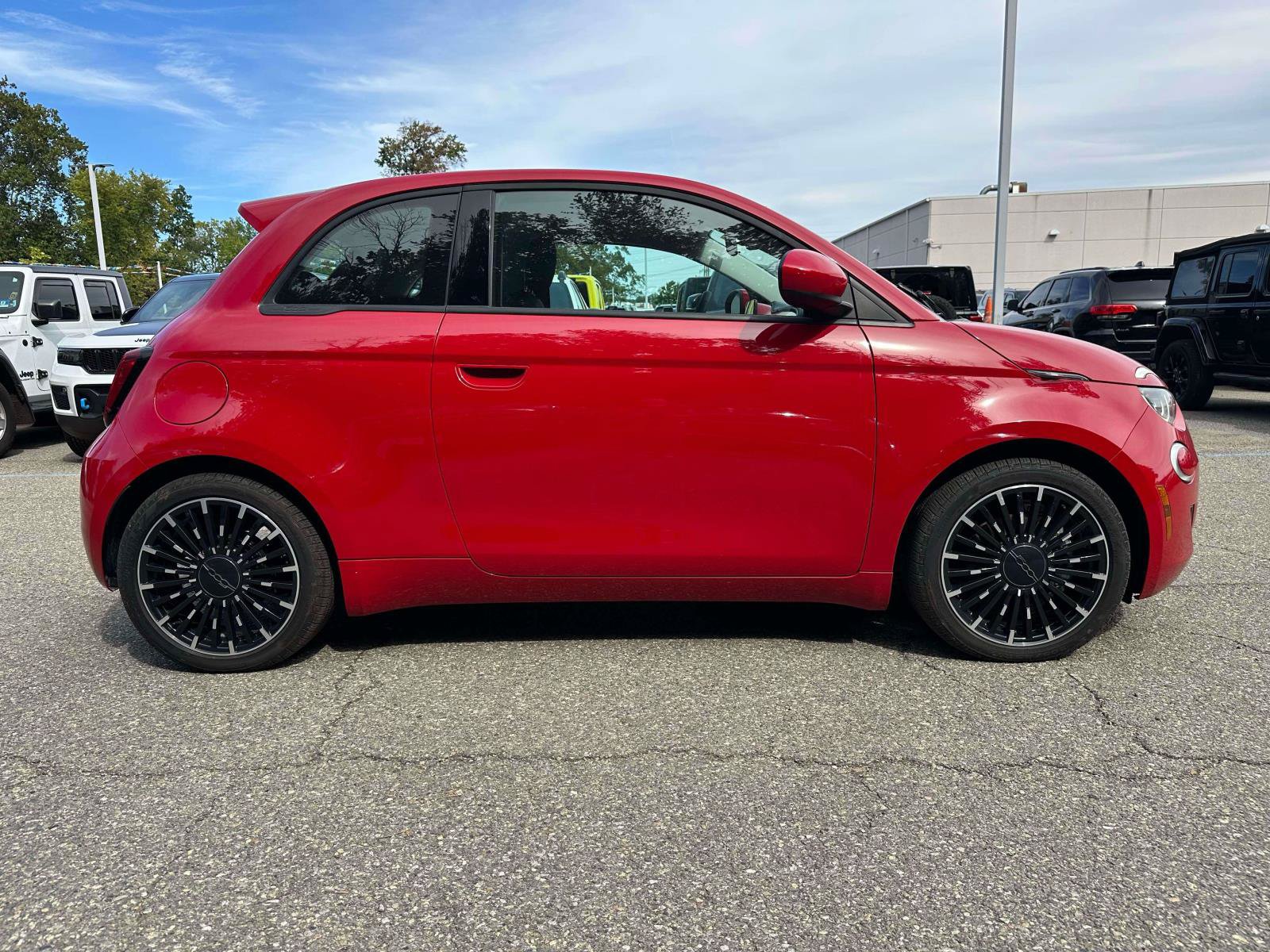 Used 2024 FIAT 500 e (RED) FWD image 12