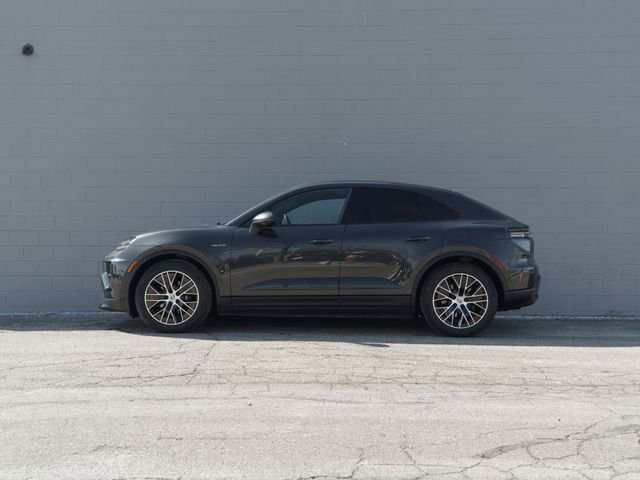 New 2026 Porsche Macan 4 Electric image 2