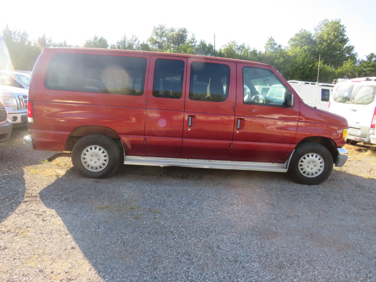 Used 1999 Ford E-150 and Econoline 150 Wagon RWD image 4