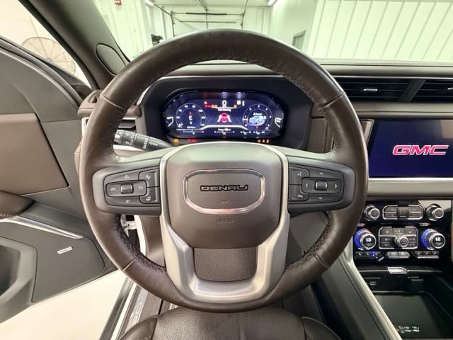 Certified 2022 GMC Yukon XL Denali w/ Denali Premium Package AWD/4WD image 11