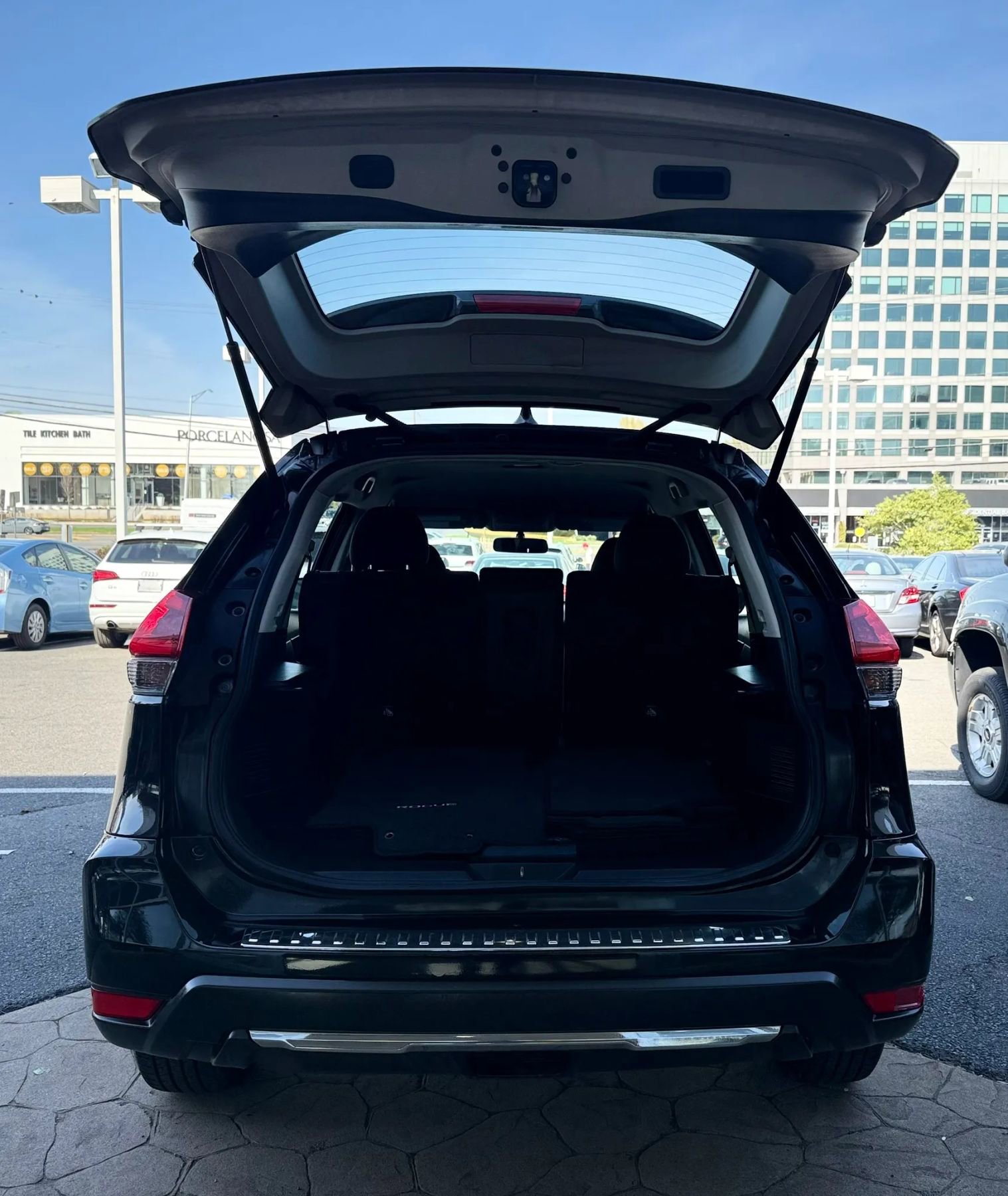 Used 2018 Nissan Rogue S image 36