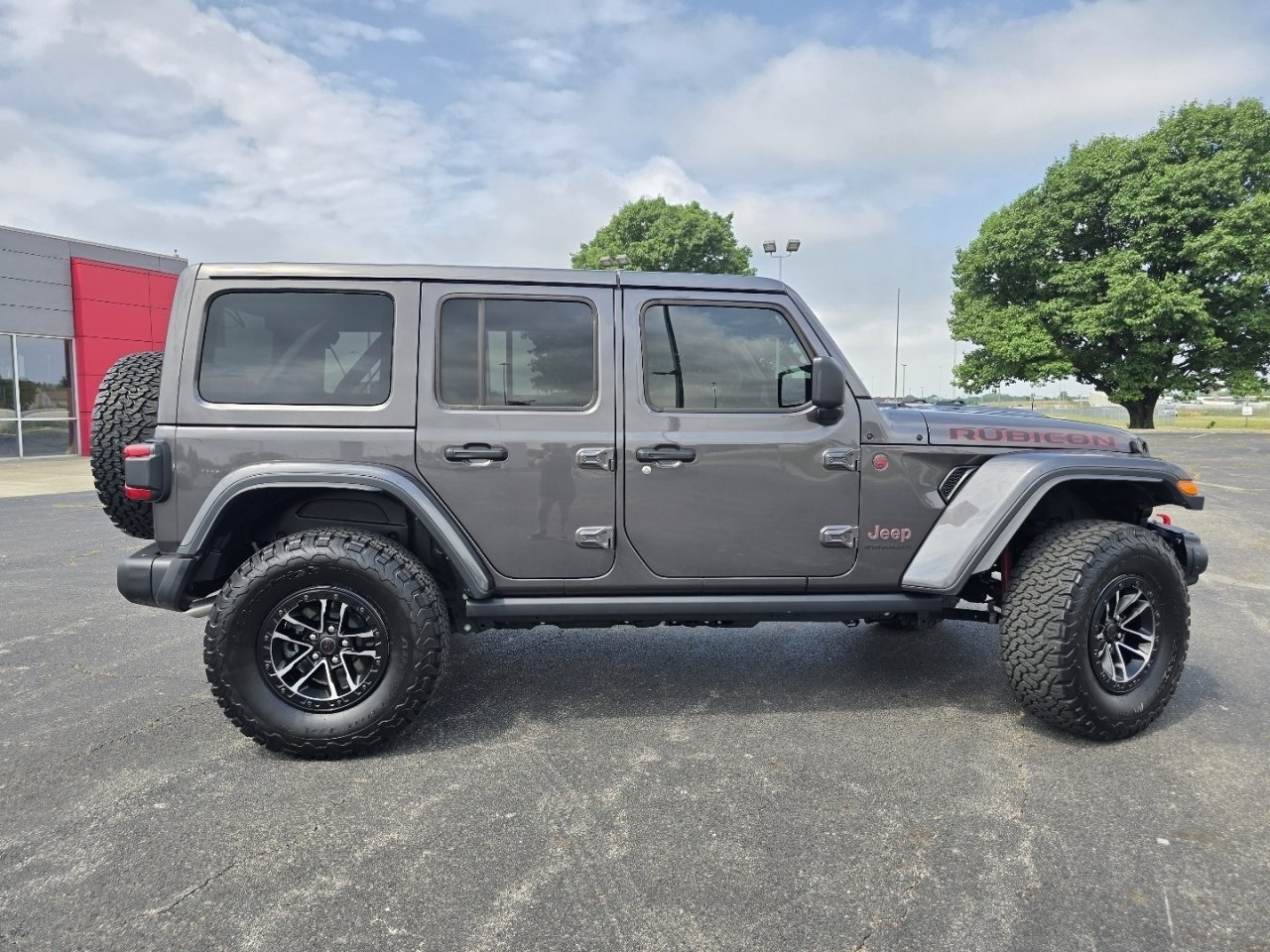 Used 2025 Jeep Wrangler Unlimited Rubicon AWD/4WD image 18