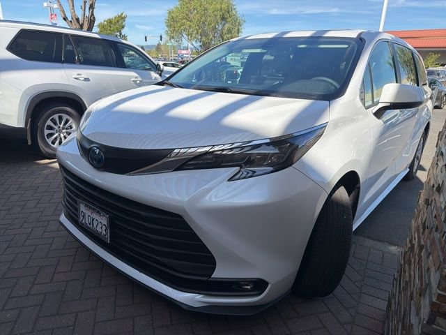 Used 2025 Toyota Sienna XLE image 15