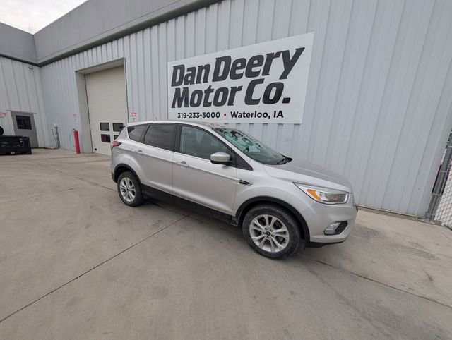 Used 2017 Ford Escape SE AWD/4WD image 2