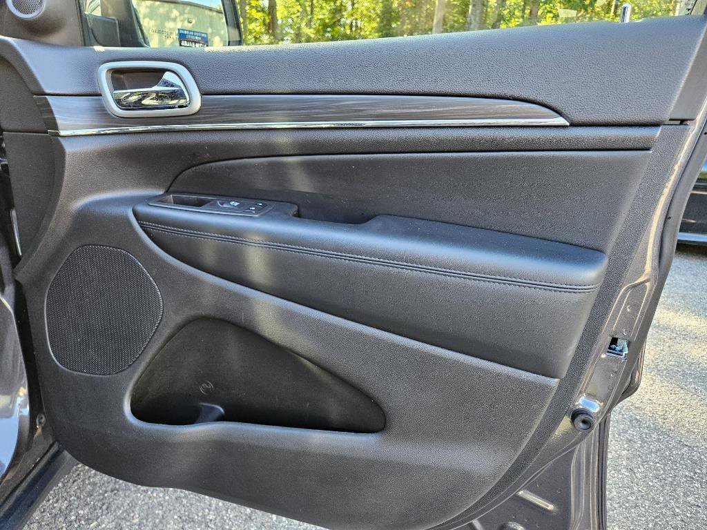 Used 2021 Jeep Grand Cherokee Limited w/ Luxury Group II image 28