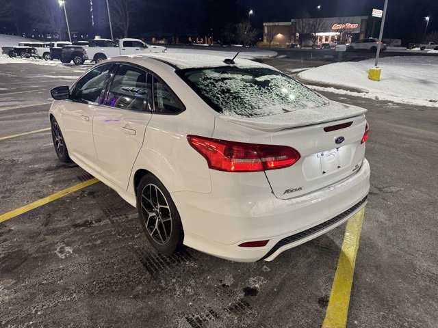Used 2016 Ford Focus SE w/ SE Sport Package image 5