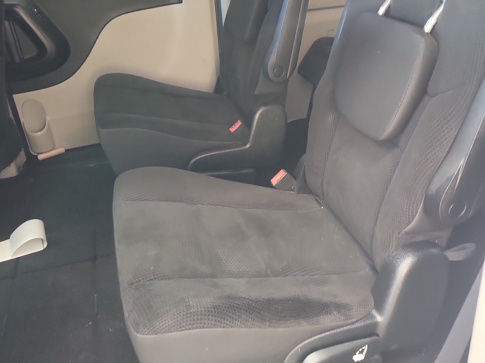 Used 2017 Dodge Grand Caravan SE w/ Power Window Group FWD image 8