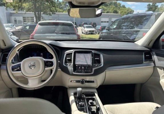 Used 2024 Volvo XC90 B5 Core w/ Protection Package Premier AWD/4WD image 8
