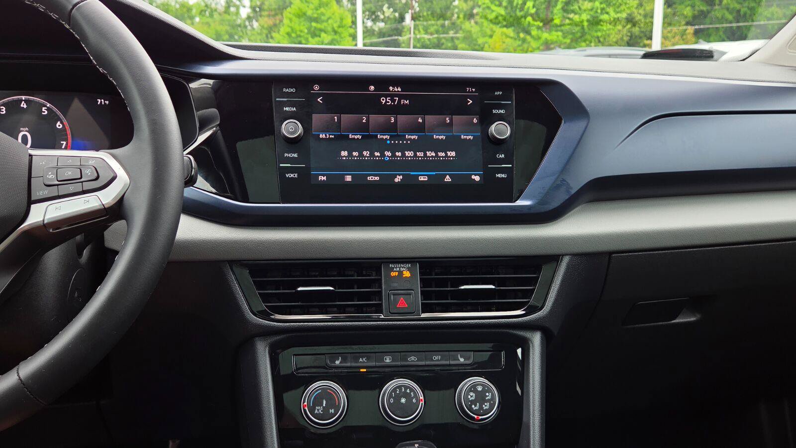 Used 2023 Volkswagen Taos SE w/ Panoramic Sunroof Package FWD image 30
