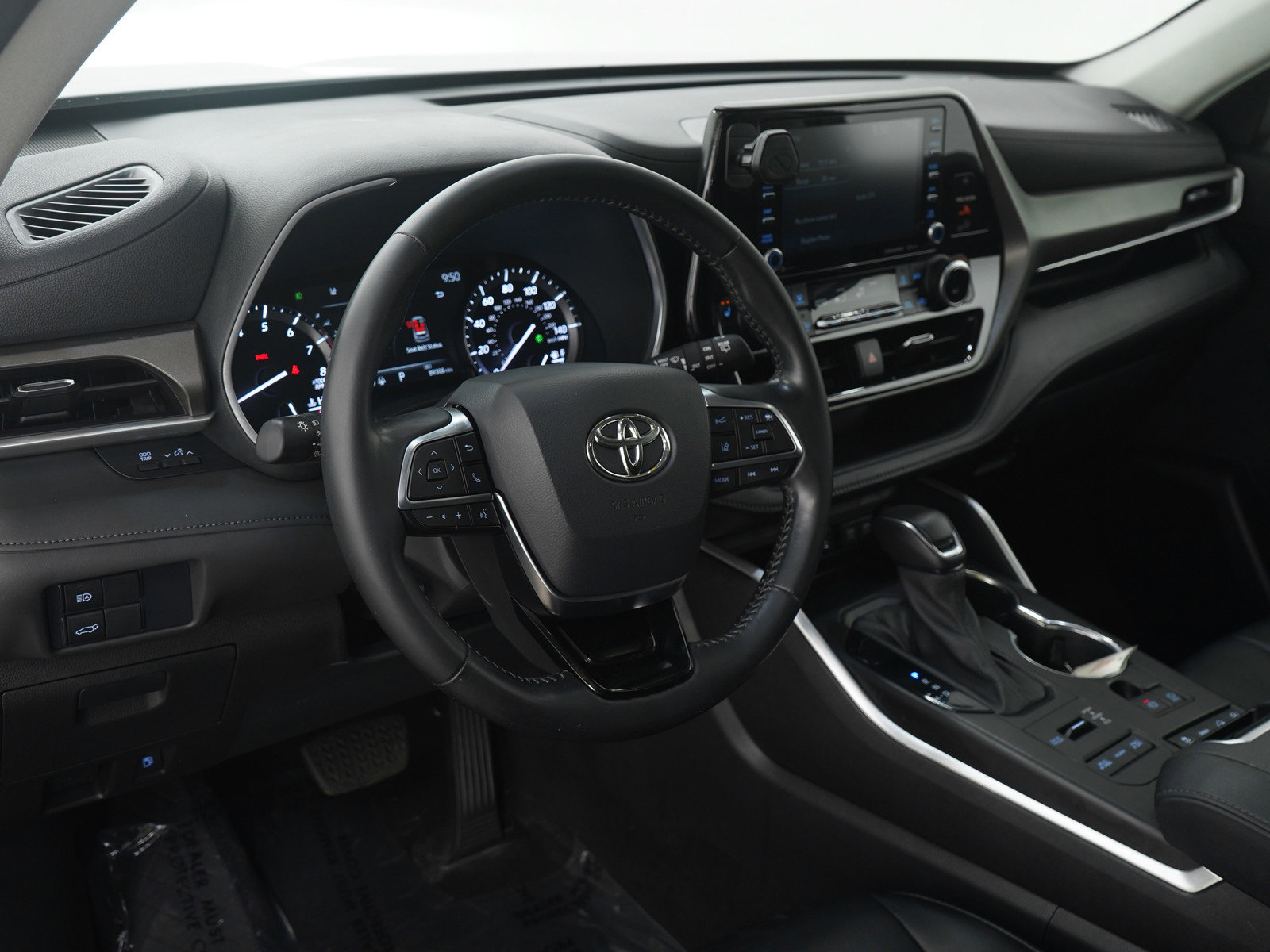 Used 2021 Toyota Highlander XLE image 25