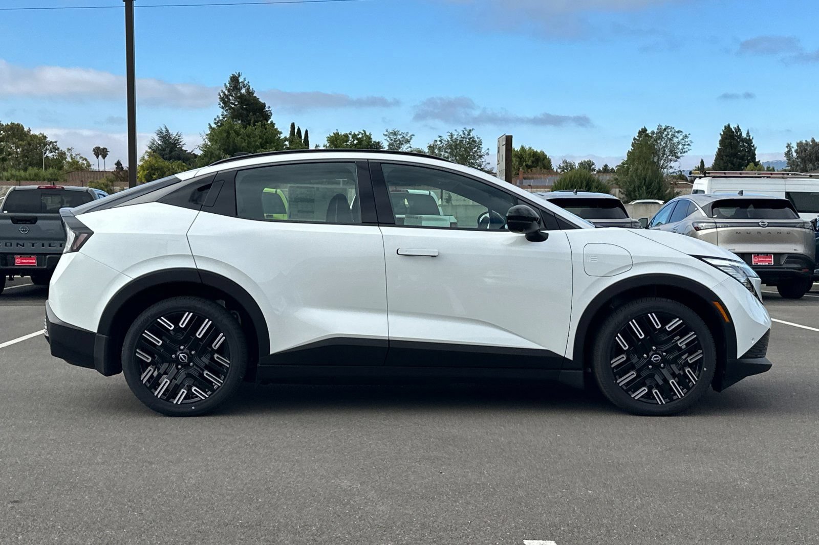 New 2026 Nissan Leaf Platinum+ w/ Cargo Package (Platinum+) FWD image 3