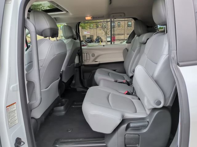Certified 2023 Toyota Sienna XLE FWD image 10