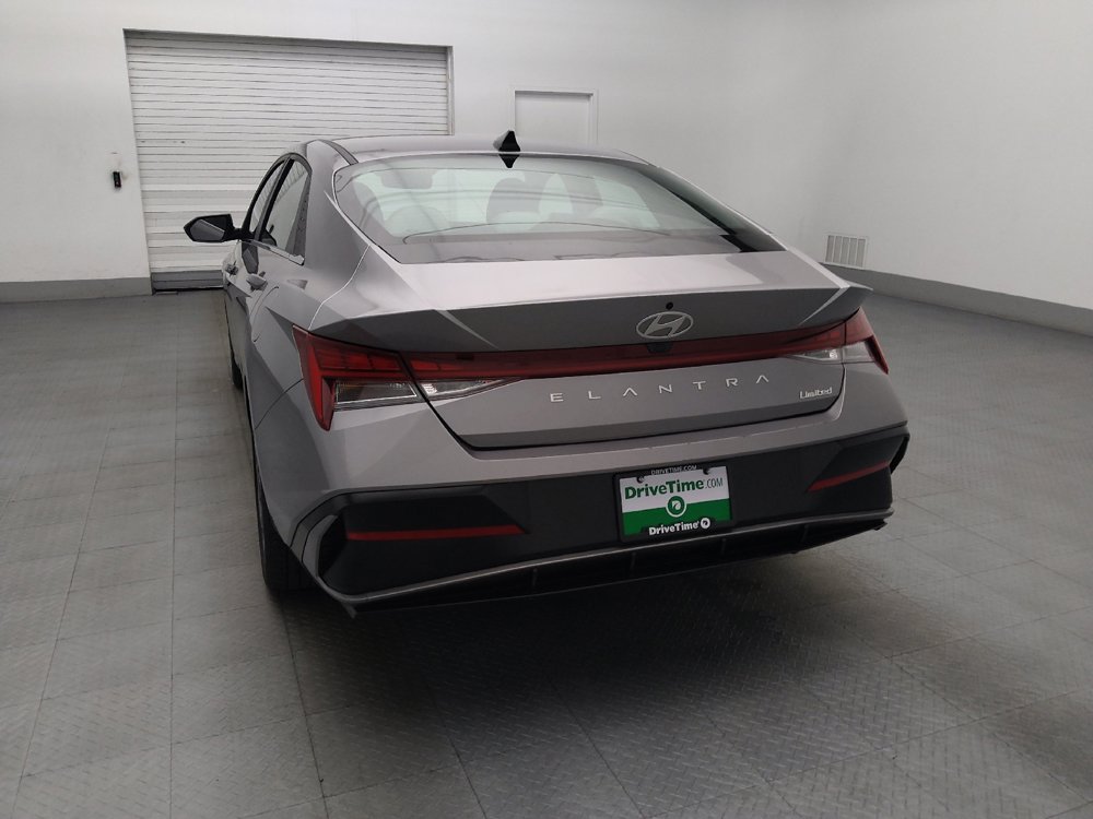 Used 2025 Hyundai Elantra Limited FWD image 6