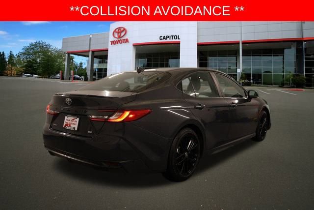 Used 2025 Toyota Camry SE image 4
